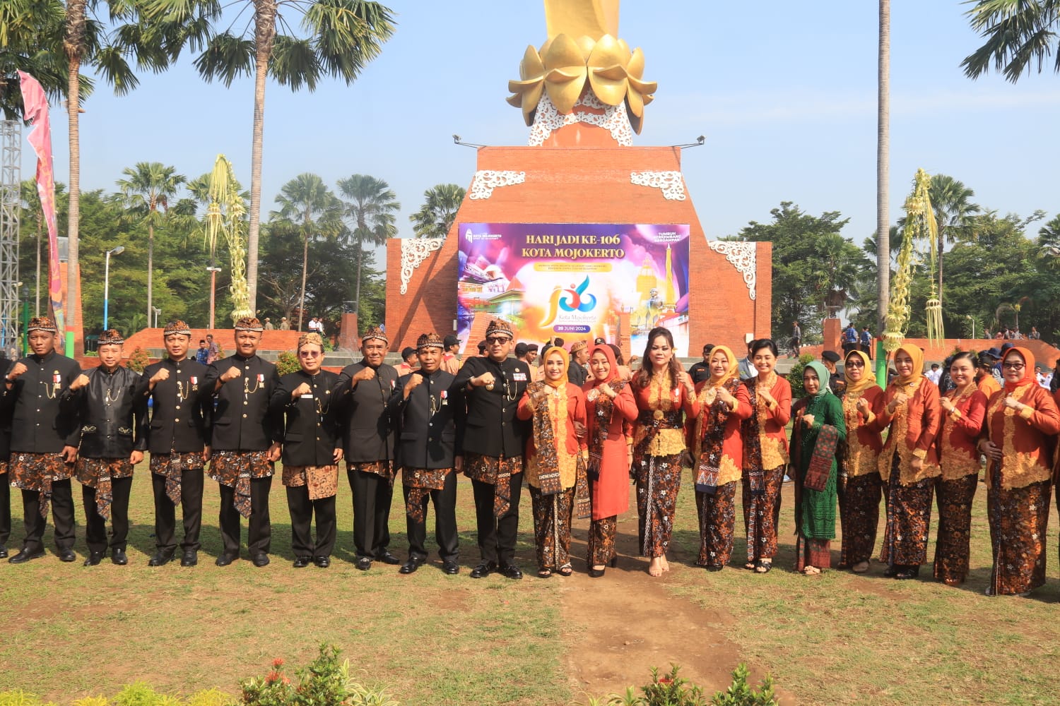 Bupati Ikfina Hadiri Upacara Ambal Warsa Kutha Mojokerto Ke-106