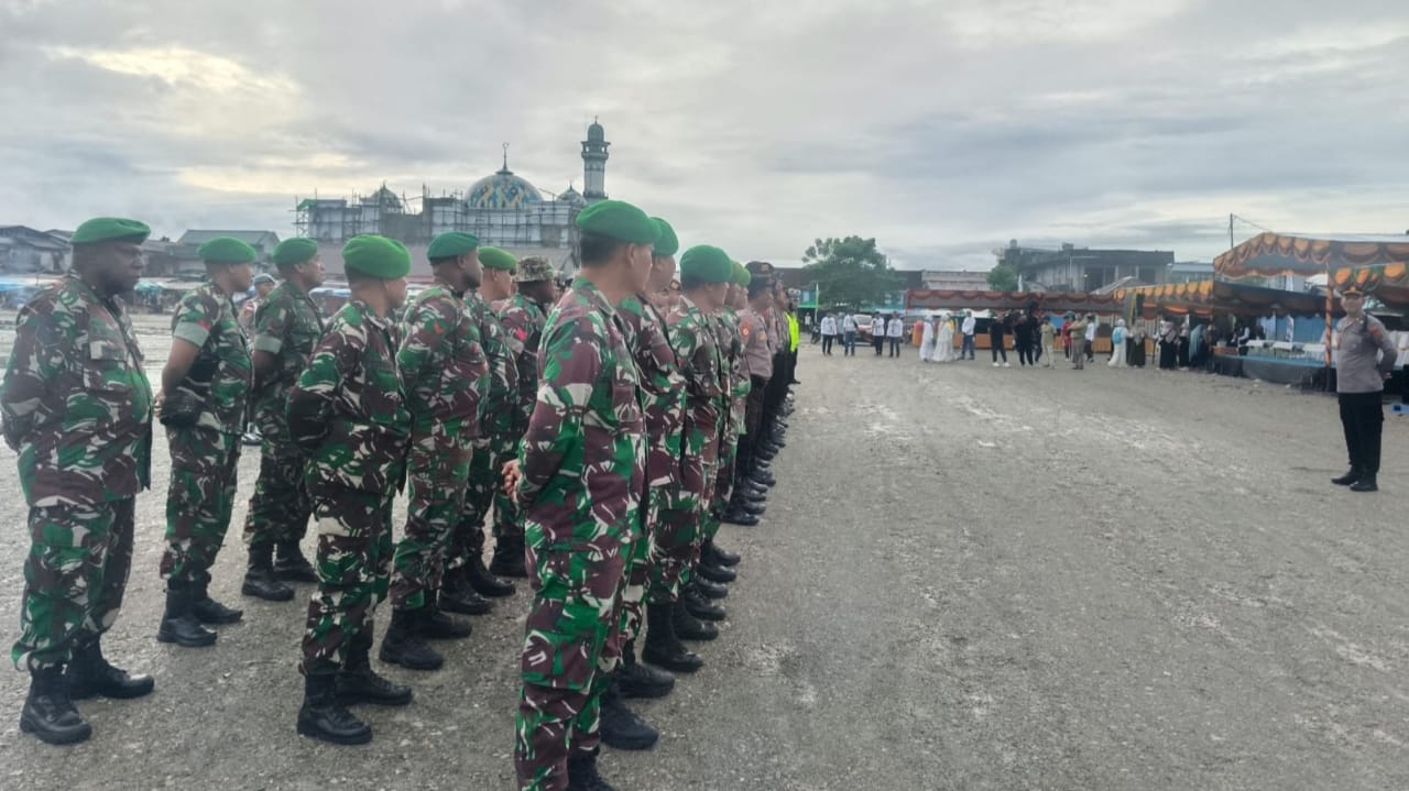 Personel Koramil 1710-02/Timika Amankan Kegiatan Pawai Ta’aruf Dalam Rangka MTQ Ke-30