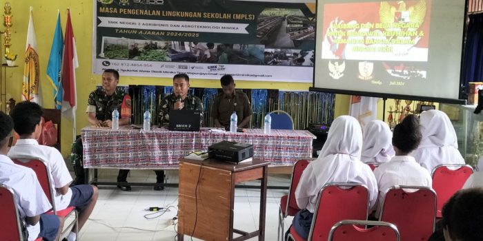 Danramil 1710-07/Mapurujaya Bekali Wawasan Kebangsaan Dan Bela Negara Siswa-Siswi Baru SMKN 2 Mimika