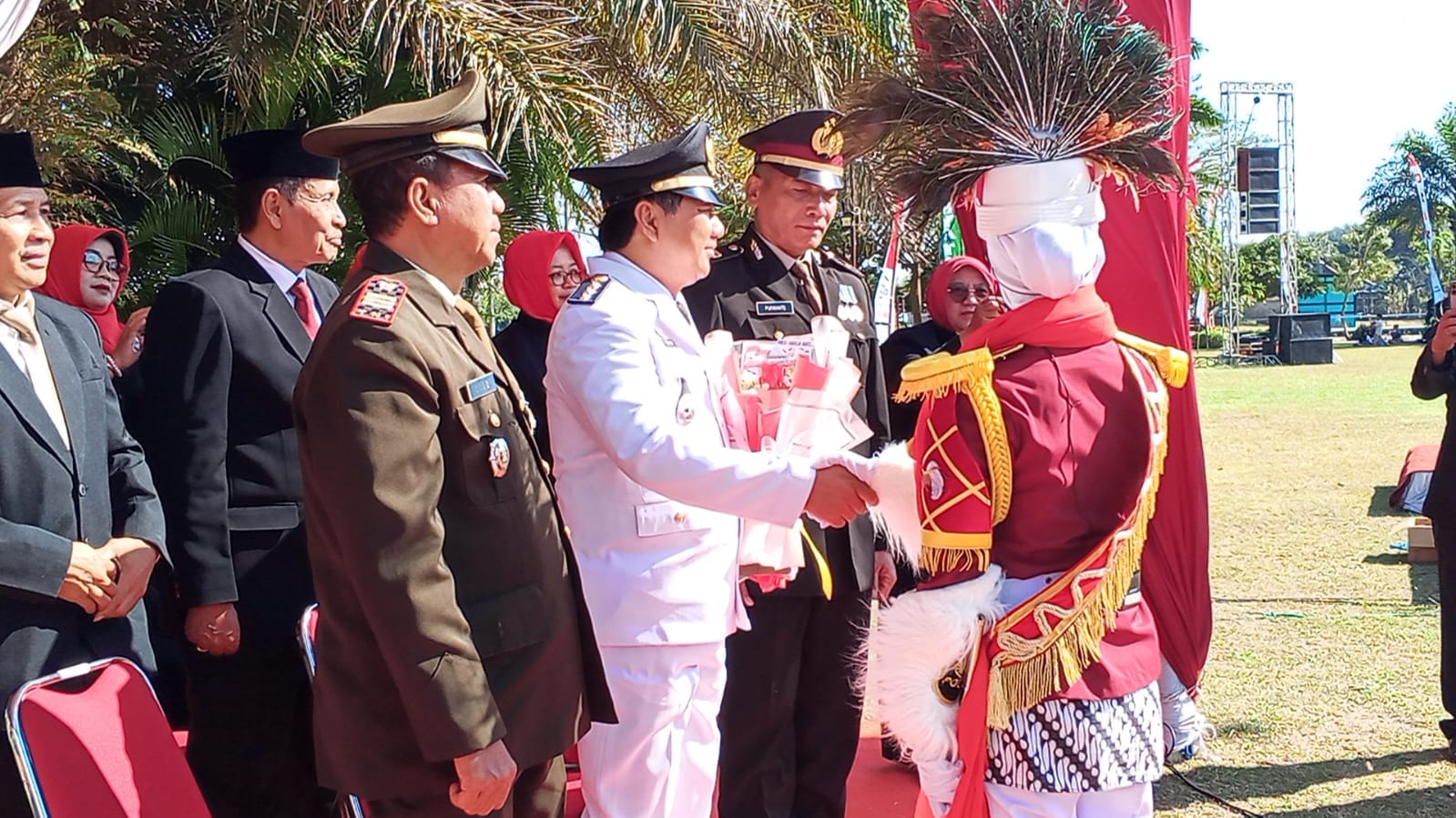 Detik-Detik Proklamasi HUT RI ke 79 Kecamatan Dolopo Diiringi Bunyi Sirine Selama 60 Detik