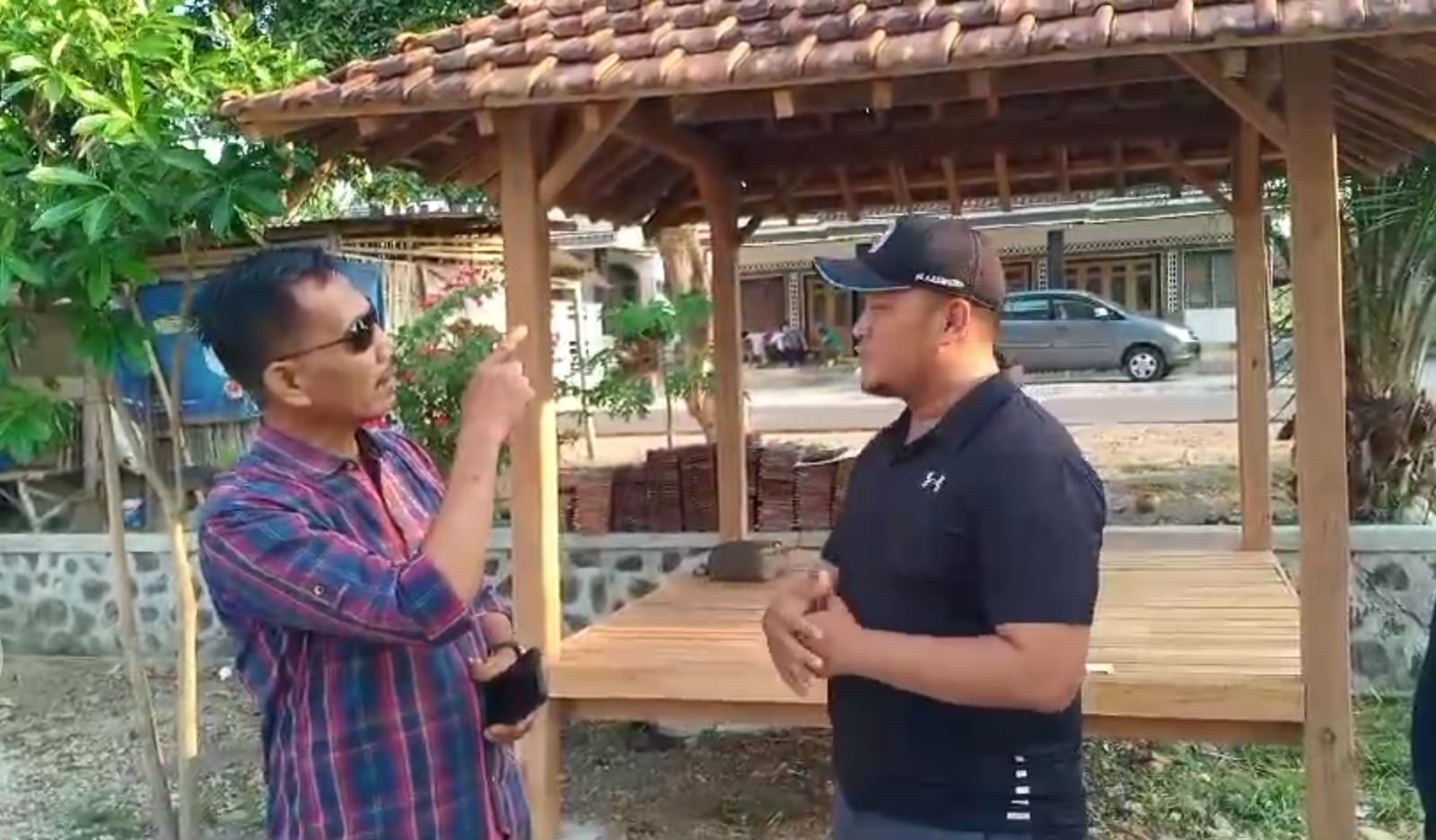 Kades Tambah Mas Mengaku, 5 Unit Pekerjaan Gazebo Memakai Bahan Bekas