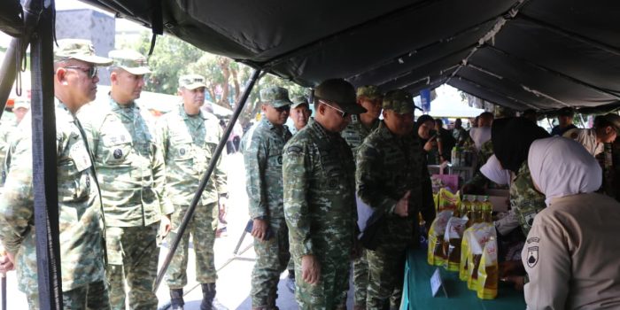Panglima TNI Hadiri Bazar Bersama Rakyat di Yogyakarta Panglima TNI Hadiri Bazar Bersama Rakyat di Yogyakarta